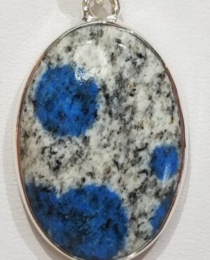K2 oval sterling silver pendant with azurite in granite from Pakistan
