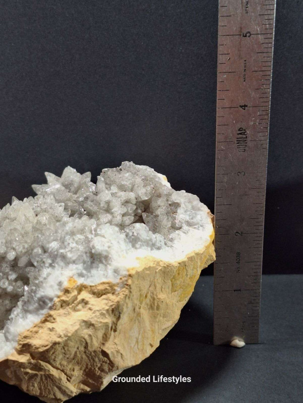 Mexican calcite specimen showing scalenohedra and steep rhombohedral faces