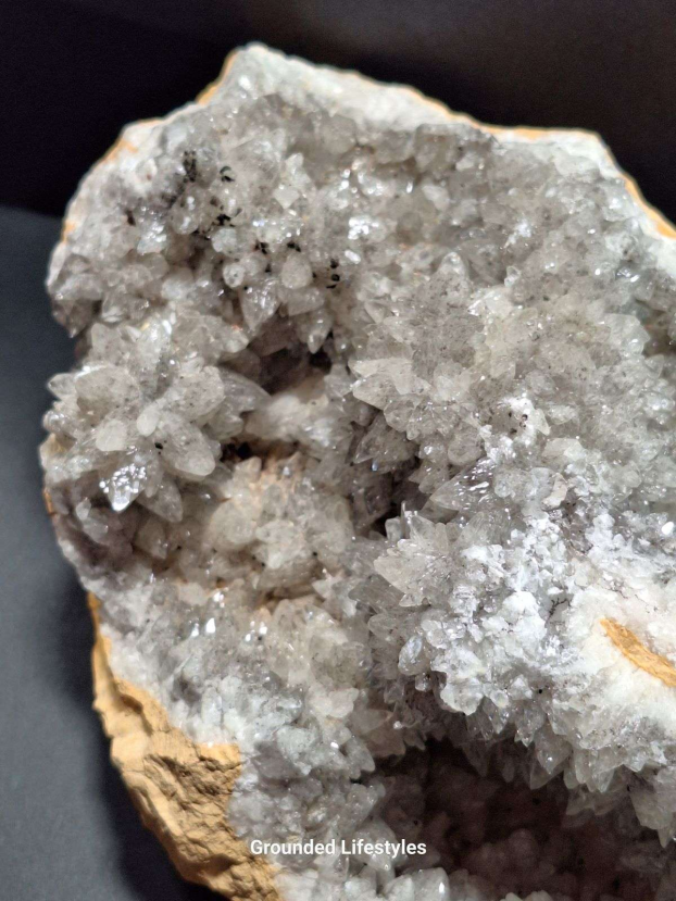 Mexican calcite specimen showing scalenohedra and steep rhombohedral faces