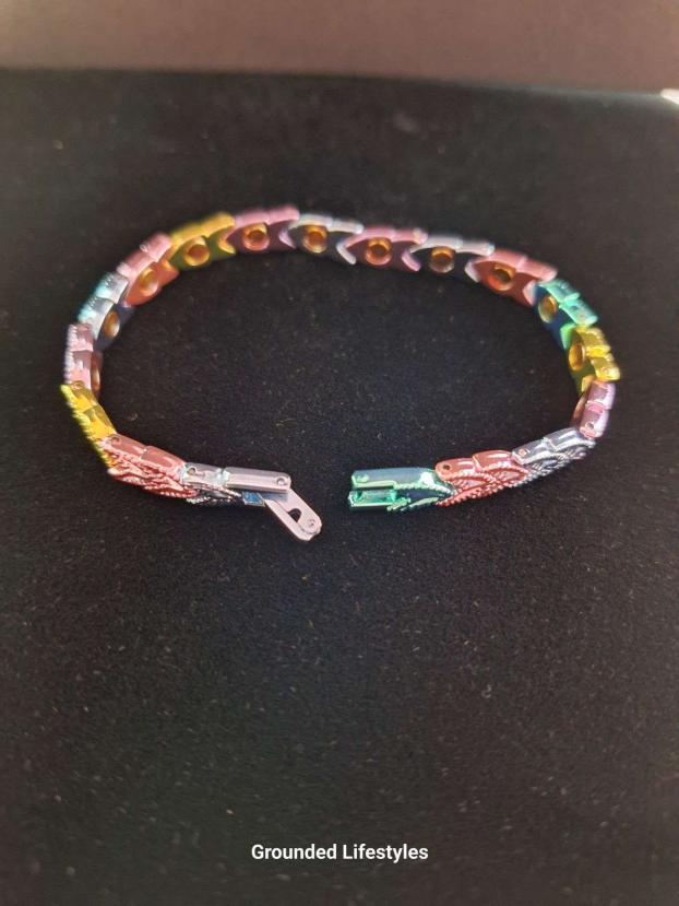 Multi-colored alloy herringbone magnetic bracelet with 5,000 Gauss magnets