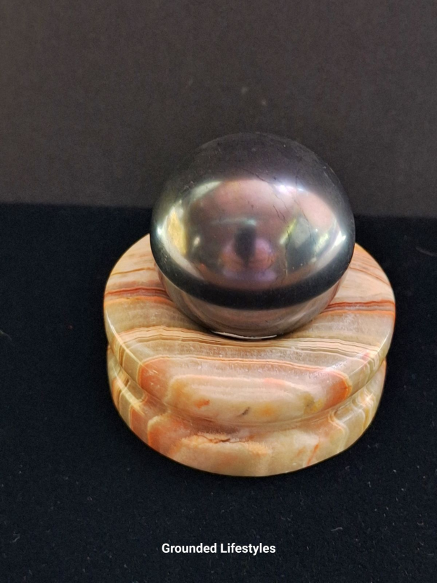 Polished onyx sphere holder 2 inches from Pakistan.