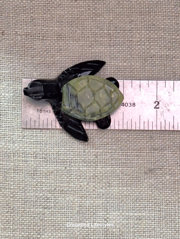 carved turtle figurine 1.5 inch with serpentine shell and onyx body