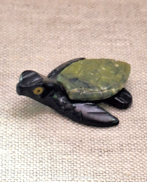 carved turtle figurine 1.5 inch with serpentine shell and onyx body