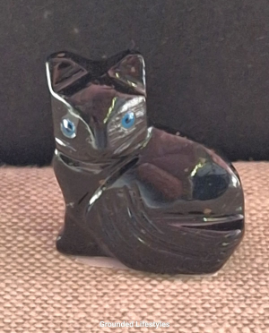 carved black onyx cat 1.25 inch with blue inlay eyes