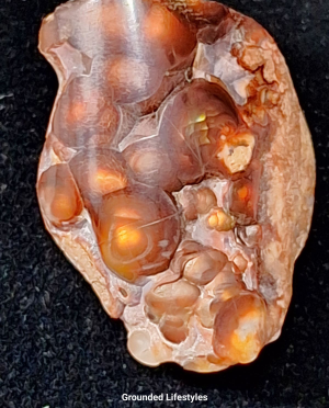 1 inch fire agate from Slaughter Mountain Arizona showing vivid iridescent layers