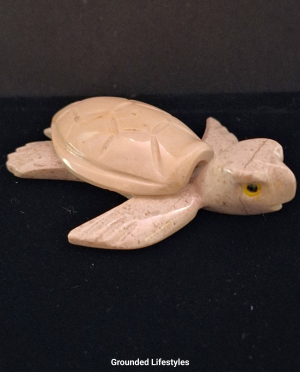 2.25 inch jasper sea turtle carving in natural patterned stone