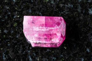 sample of raw rubellite