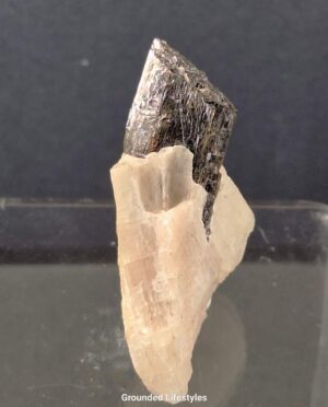 luoro-Richterite – Bancroft, Ontario, Canada
